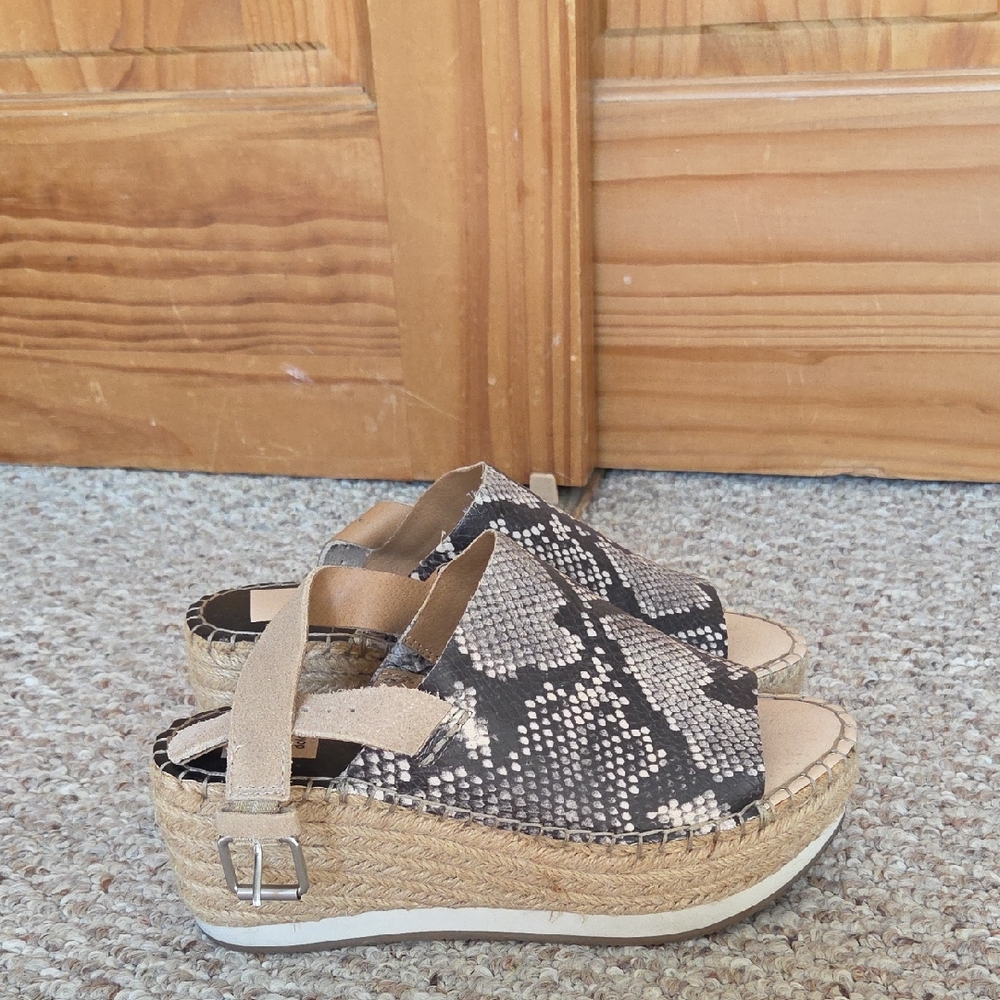 Stylish Snake Print Wedge Sandals